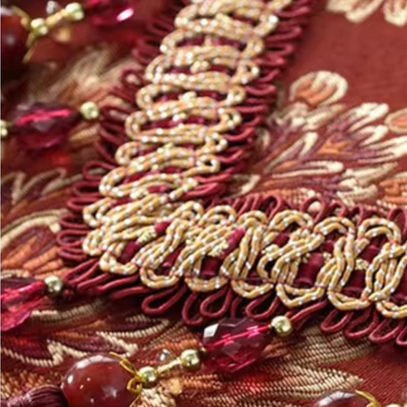 TABLE-RUNNER High end Tassels Beaded Burgundy Gold Fall Holiday Elegance NWOT - Picture 3 of 7
